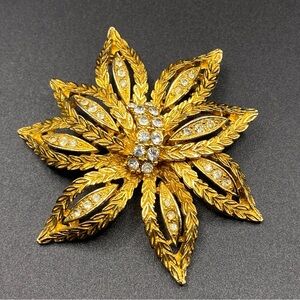 Vintage Goldtone Rhinestone Flower Brooch Pin Stunning Shiny